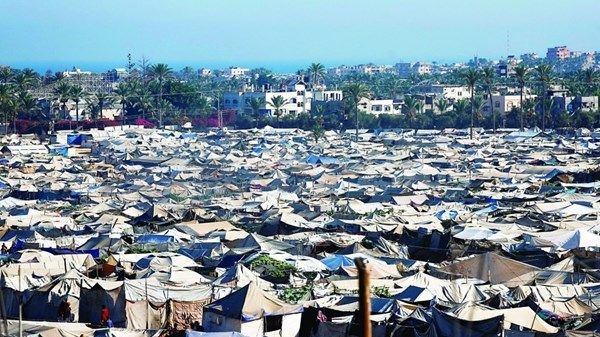 مصـابون بقصـف إسرائيلي لخيمة نازحين جنوب غزة