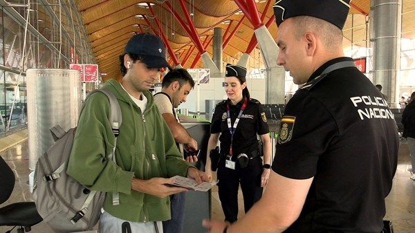 إيطاليا وإسبانيا تمددان إجراءات الرقابة على الحدود 15 يوماً