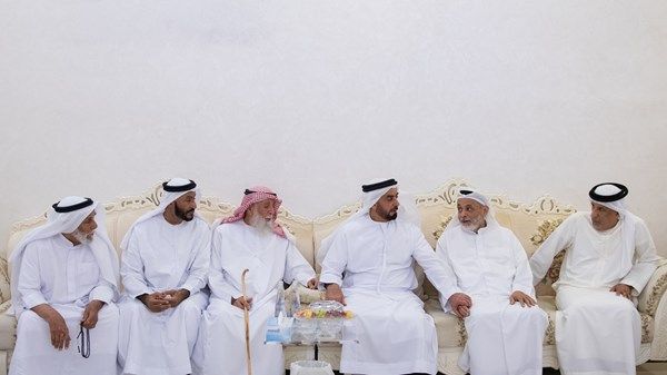 سيف بن زايد يقدم واجب العزاء لأسرتي شهيدي الوطن والواجب عبدالله المنهالي وسعيد الشامسي