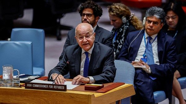 مفوض اللاجئين: 117 مليون شخص في العالم أجبروا على ترك منازلهم