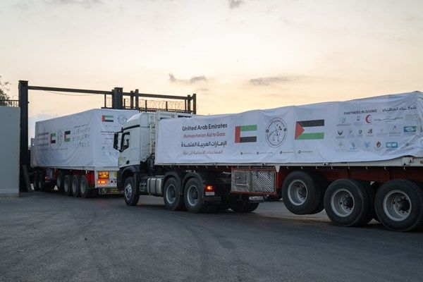 دخول 3 قوافل مساعدات إماراتية إلى غزة تحمل 458 طناً من المساعدات الإنسانية