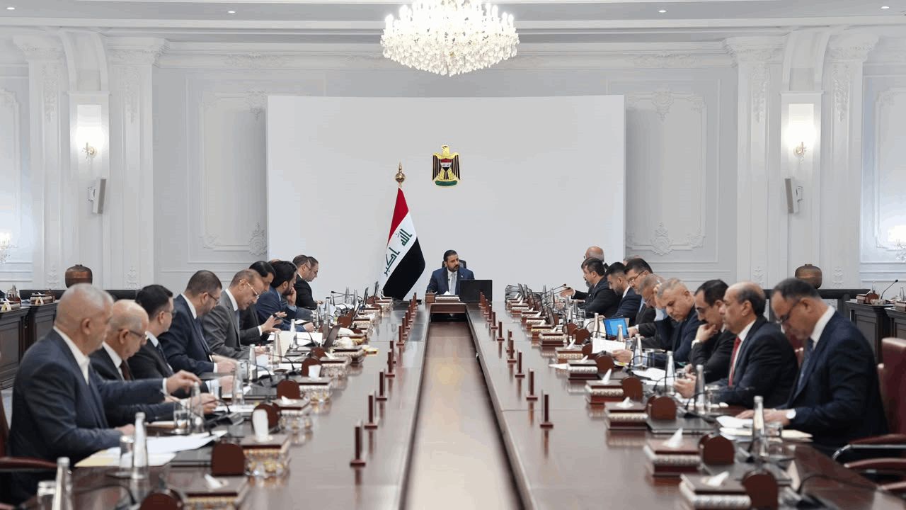 مجلس الوزراء يصدر قرارات عدة بينها يخص مكافحة الفساد ومنع تصدير المعادن