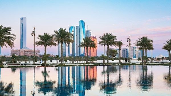 طقس الإمارات غداً صحو إلى غائم جزئياً