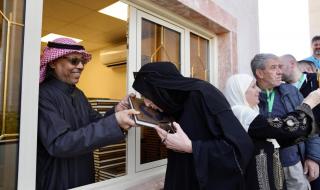 ضيوف برنامج خادم الحرمين للعمرة يزورون مجمع طباعة المصحف الشريف