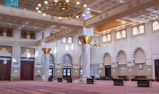 جامع الملك فهد بعيون الجواء.. 
صرح ديني ومعماري يجمع العبادة والخدمة الثقافية