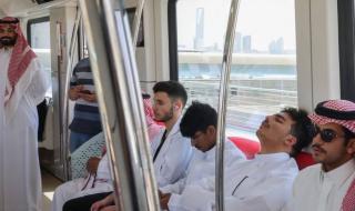 لو موند الفرنسية: قطار الرياض يُبهر العالم ويفكّ شفرة النقل من نقطة الصفر