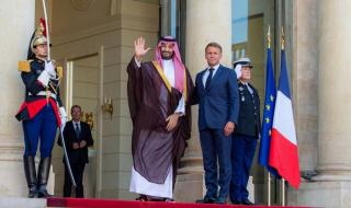 الرئيس الفرنسي يستقبل ولي العهد في قصر الإليزيه