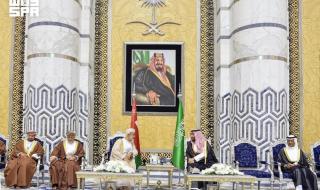 سلطان عمان يصل إلى جدة وولي العهد في مقدمة مستقبليه