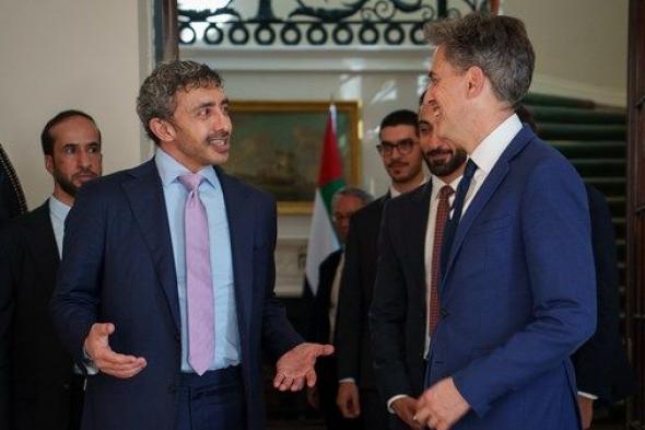 عبدالله بن زايد يلتقي وزير خارجية بريطانيا في لندن